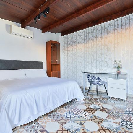 Sun-Kissed Getaway Apartment Малага Екстериор снимка