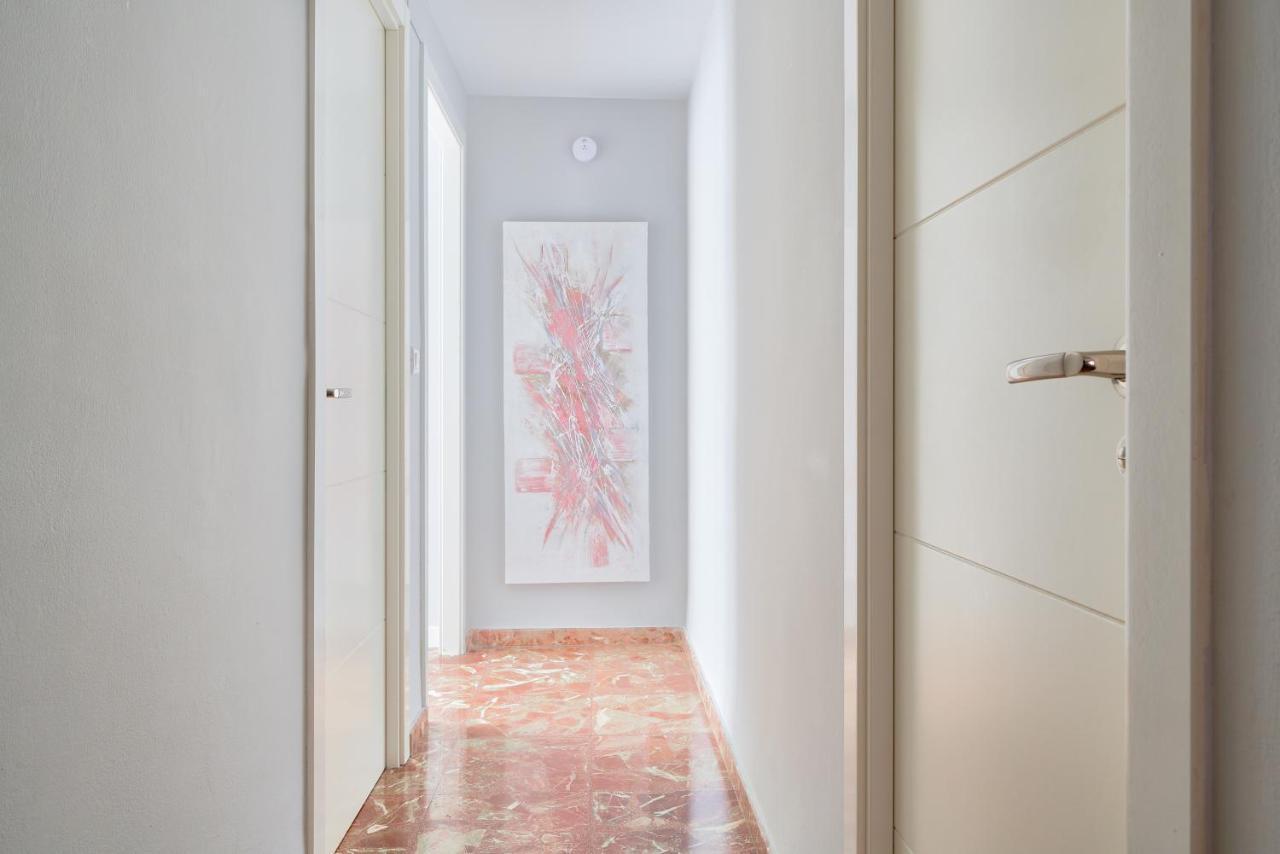 Sun-Kissed Getaway Apartment Малага Екстериор снимка