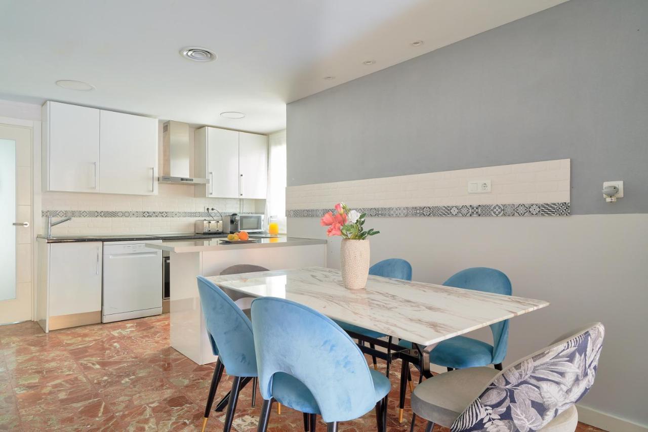 Sun-Kissed Getaway Apartment Малага Екстериор снимка