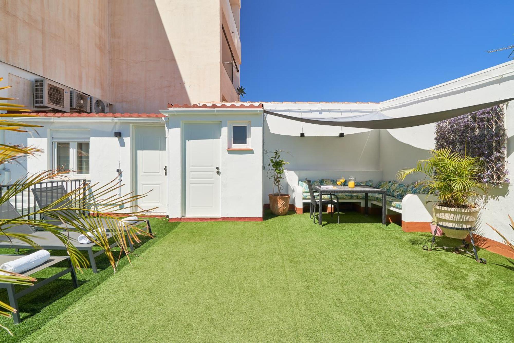 Sun-Kissed Getaway Apartment Малага Екстериор снимка