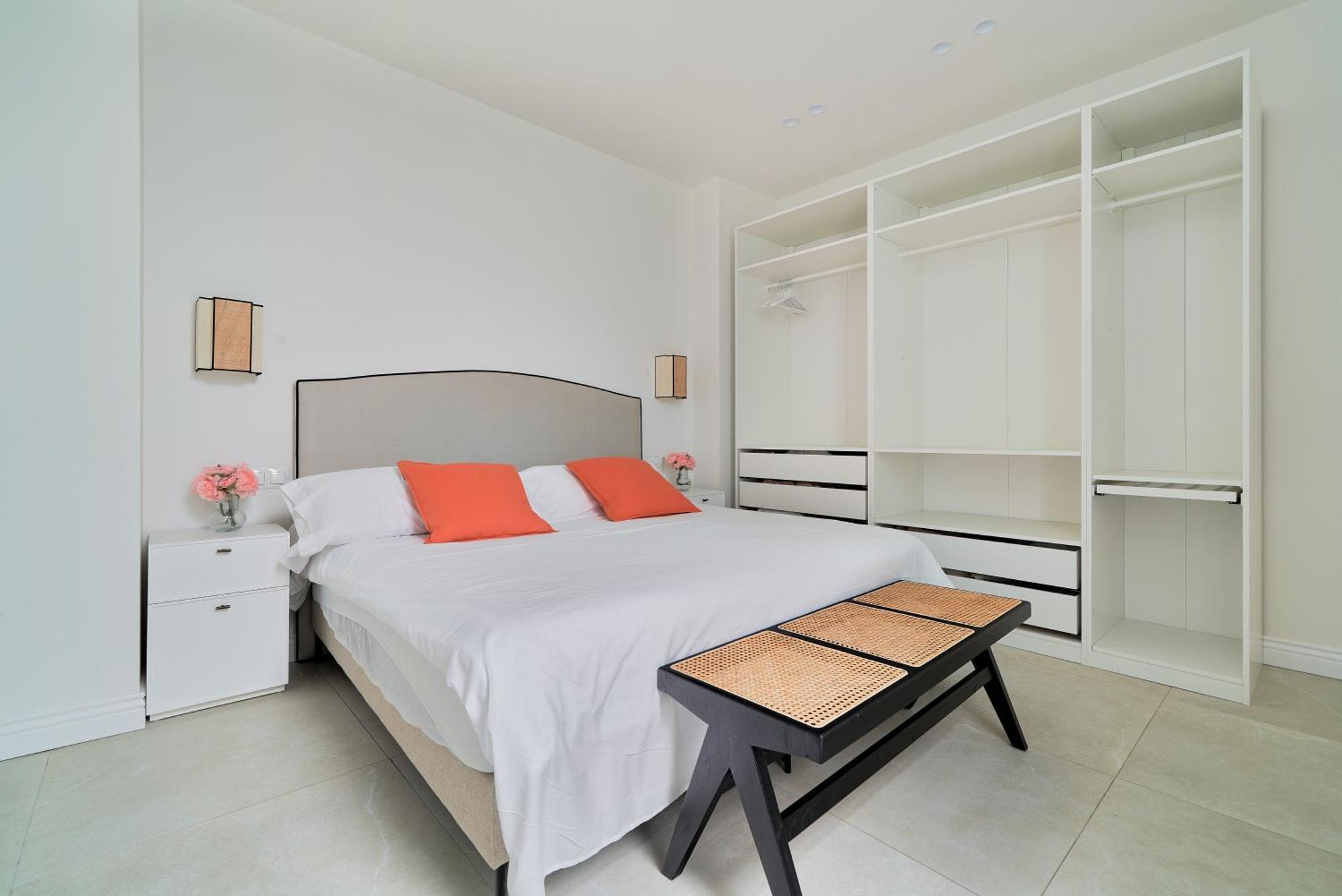 Sun-Kissed Getaway Apartment Малага Екстериор снимка