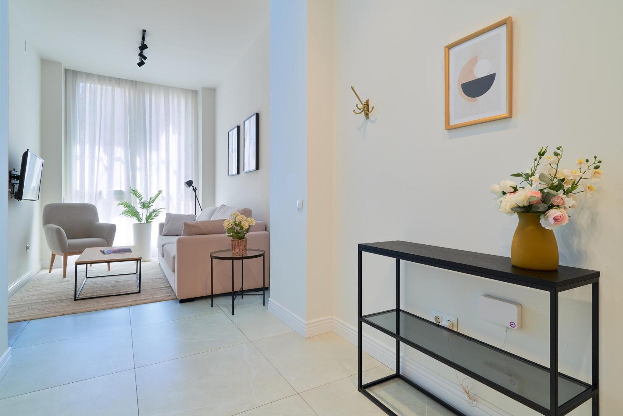 Sun-Kissed Getaway Apartment Малага Екстериор снимка