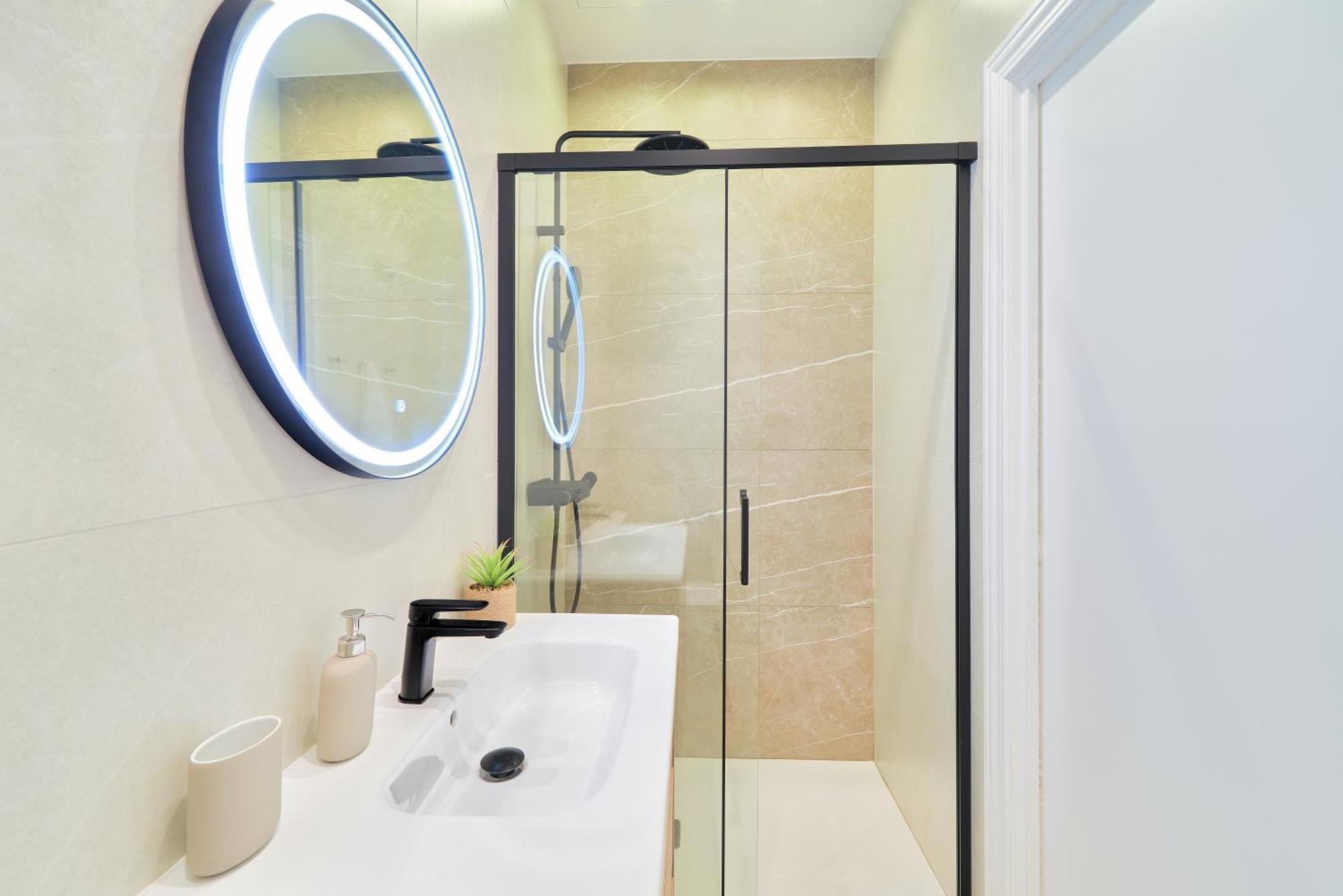 Sun-Kissed Getaway Apartment Малага Екстериор снимка