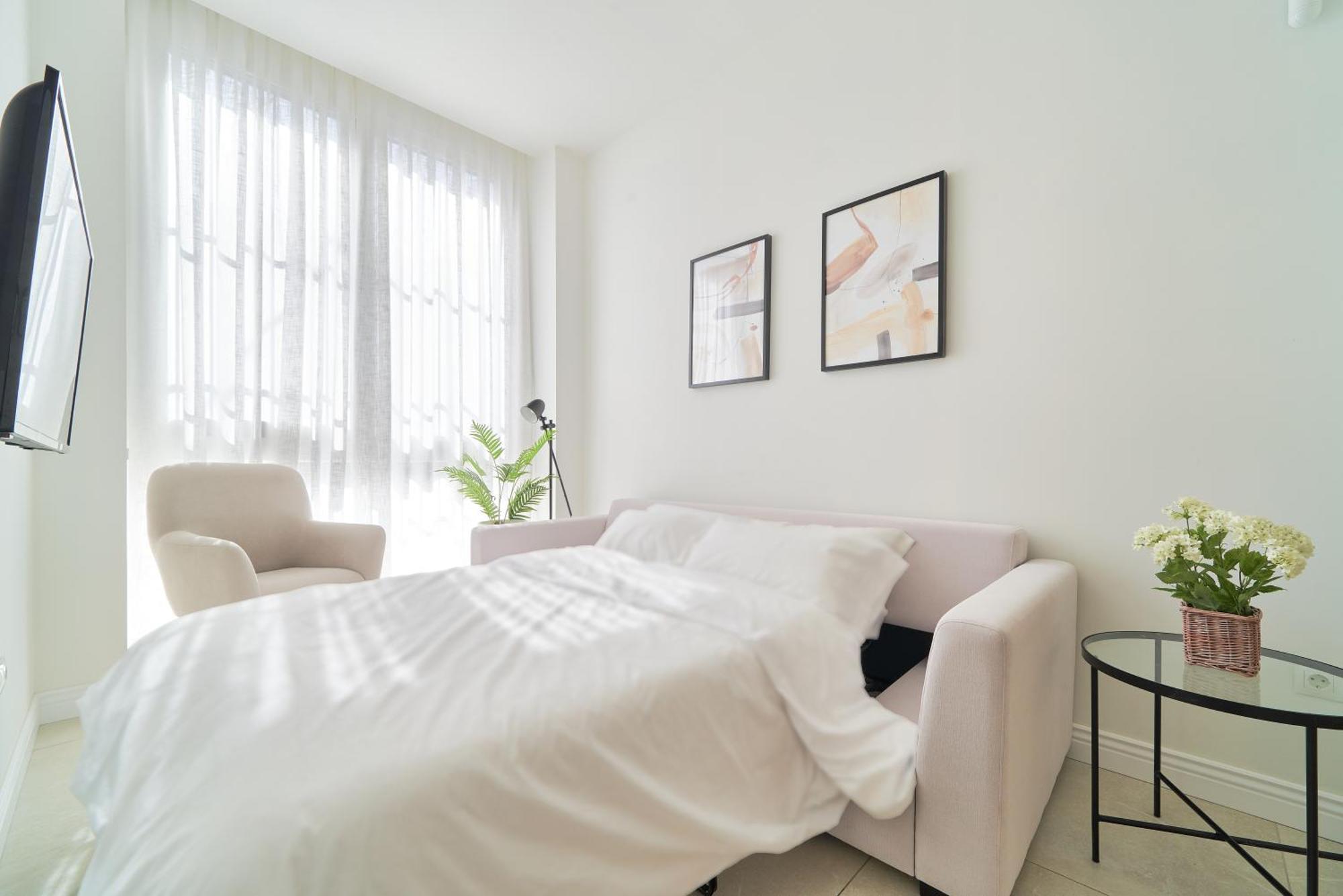 Sun-Kissed Getaway Apartment Малага Екстериор снимка