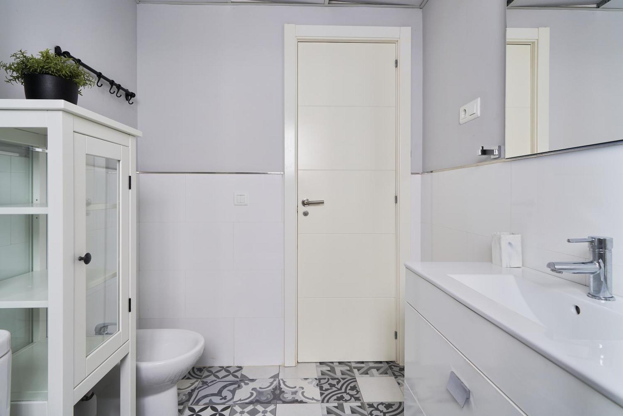 Sun-Kissed Getaway Apartment Малага Екстериор снимка