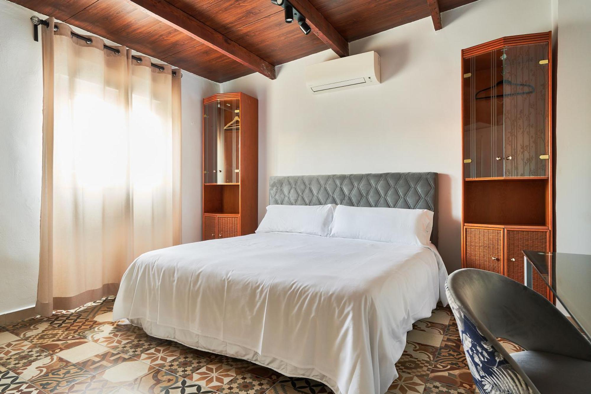Sun-Kissed Getaway Apartment Малага Екстериор снимка